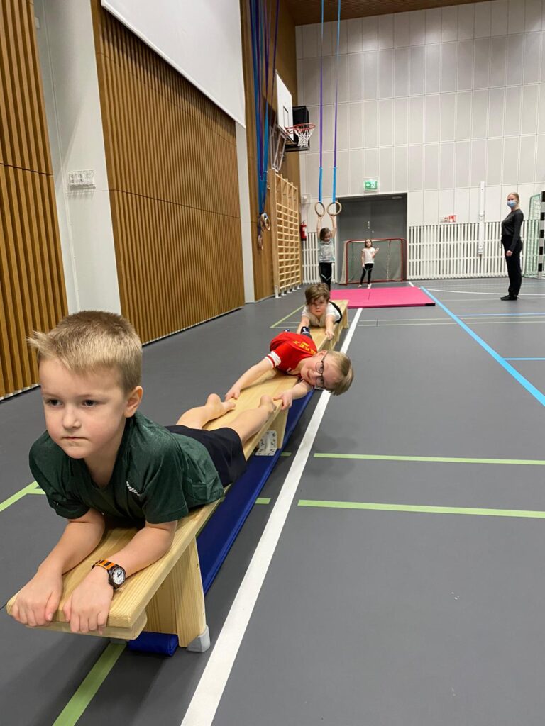 Hälsningar från Gympaskola 6-7 år!