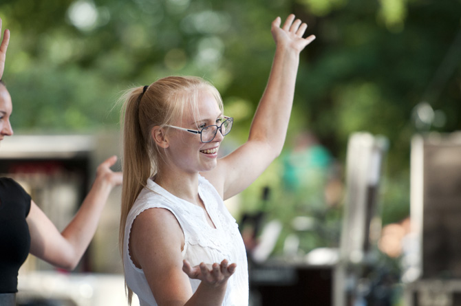 Välkommen med på ett roligt och svängigt motionspass!