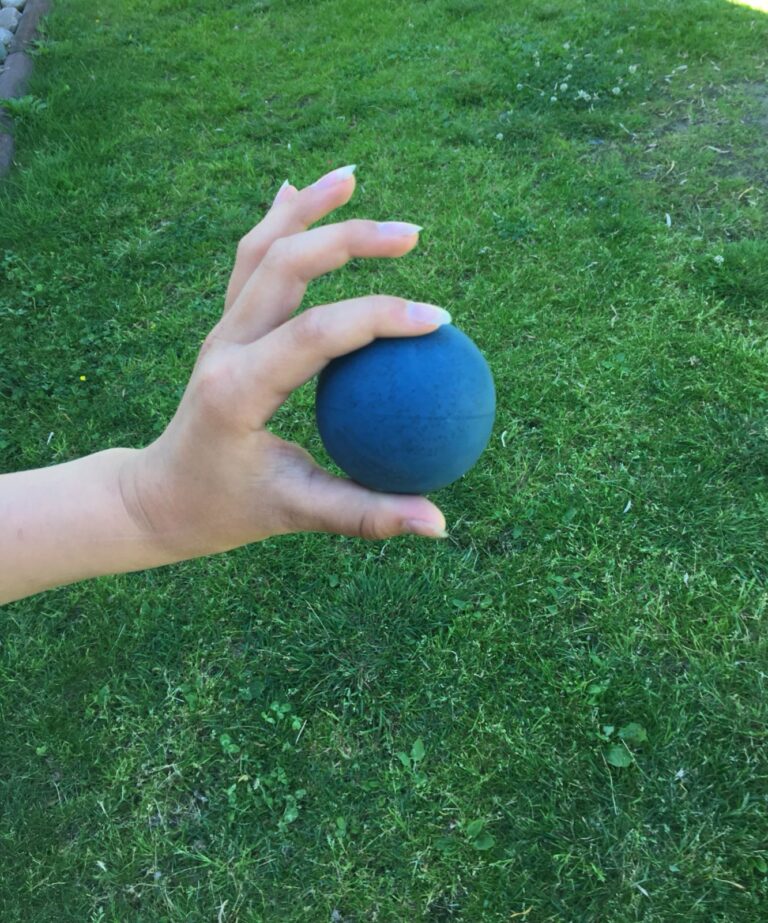 Finmotorik med tennisboll